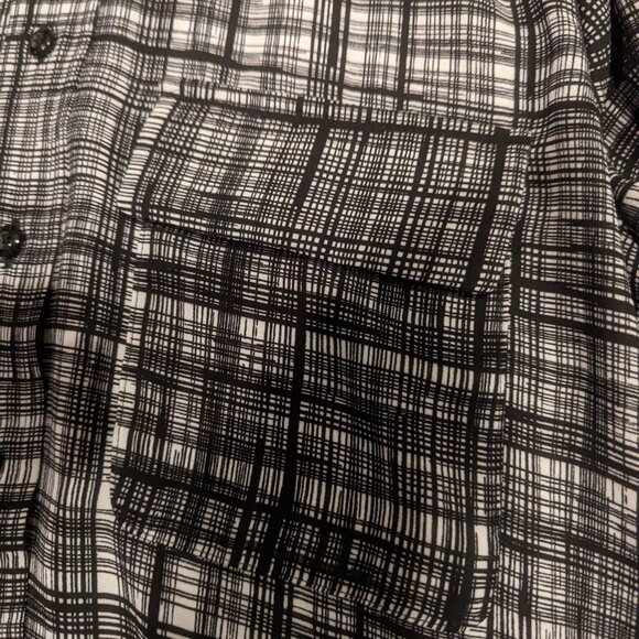 Olivia Investment Size Small (But more like a large) Black/White Blouse - Picture 10 of 14